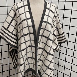 Cabi reversible wrap in gray&winter white
